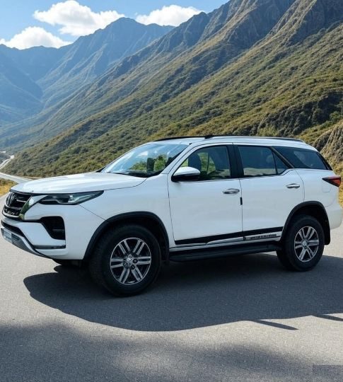 7-seater-fortuner-car-hire