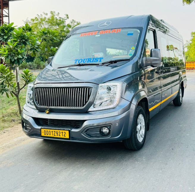 force-urbania-10-seater