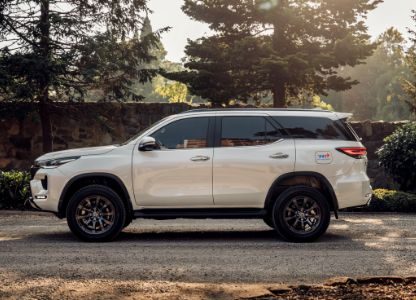 fortuner-car-rent-in-ahmedabad